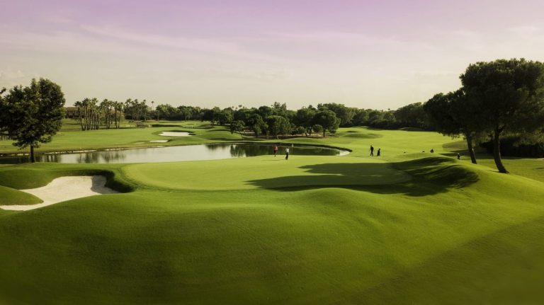 real_club_sevilla_golf_cover.jpg